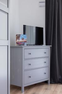a dresser with a tv on top of it at Elegant Pet-Friendly Studio in Krakow by Renters in Krakow