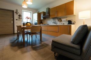 a kitchen and dining room with a table and chairs at Maison du Mathilda in Santo Stefano Roero