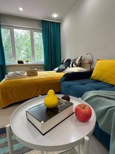 a room with two beds and a table with apples on it at Коктем 1, Тимирязева - Весновка, река Есентай, КазГУ in Almaty