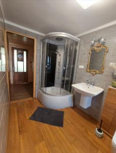 Ένα μπάνιο στο Pokoje u Ali