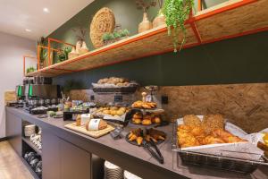 a bakery with a buffet of bread and pastries at acora Potsdam Living the City in Potsdam