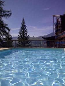 a large swimming pool with a tree in the background at Ski Arcs 1800 Ruitor in Arc 1800