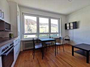 a kitchen with a table and chairs in a room at Ferienwohnung Zum Moselfischer in Trittenheim