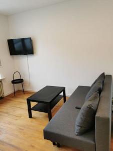 a living room with a couch and a table at Ferienwohnung Zum Moselfischer in Trittenheim