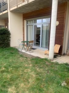 Vonkajšia záhrada v ubytovaní Le Café Crème jardin parking