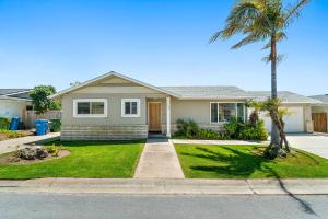 a house with a palm tree in the front yard at Verdon Oasis in Morro Bay