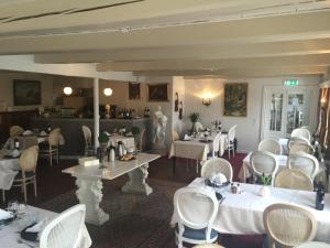 Restoran või mõni muu söögikoht majutusasutuses Rudbøl Grænsekro