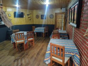 a restaurant with tables and chairs in a room at Donde el Pioka in Hijuelas