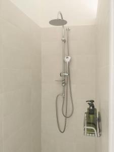 a shower with a shower head in a bathroom at B&B Limone in San Teodoro