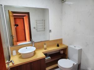Koupelna v ubytování Magnífico Apartamento T2 Praia de Esmoriz + 23 fotografií