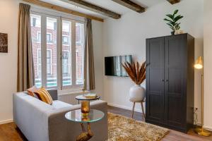 Televiisor ja/või meelelahutuskeskus majutusasutuses Haarlem Hotel Suites