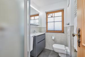 Koupelna v ubytování Gästehaus Angerer + 33 fotografií