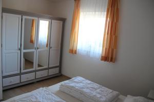a bedroom with a bed and a dresser and a window at Ort Lemkenhafen Bolle in Fehmarn