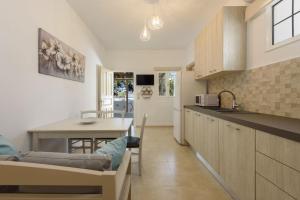Kuchyň nebo kuchyňský kout v ubytování Sea Breeze Studios Paros + 37 fotografií
