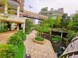 Taman di luar Legoland and Gleneagle- 3min Walk with Bathub-Cityview at Afiniti Residency -8pax-Cozy