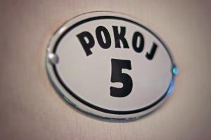 Certifikát, hodnocení, plakát nebo jiný dokument vystavený v ubytování Dame vam pokoj - 4 pokoje se sdilenou kuchyni, kapacita max 9 osob
