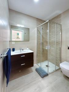 a bathroom with a shower and a sink and a toilet at La casita de Gara in Caleta de Sebo