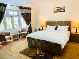 Uma cama ou camas num quarto em Ibex lodge Skardu