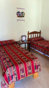 Een bed of bedden in een kamer bij Cabañas La Suyana