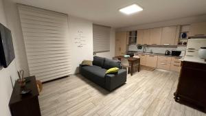 a living room with a couch and a kitchen at La Casa di Gemma B&B in Villa Vomano +17 photos