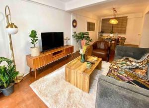 TV a/nebo společenská místnost v ubytování Flip Flop In Townhouse