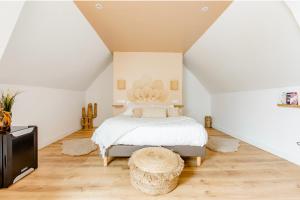 Postel nebo postele na pokoji v ubytování L Osmose "Suite" sauna-hammam-spa
