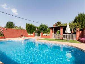 Basen w obiekcie Casa El Rosal Blanco lub w pobliżu