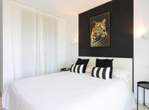 Posteľ alebo postele v izbe v ubytovaní Modern Townhouse with sea view in Marbella