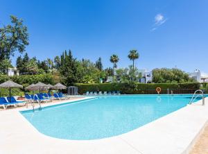 Bazén v ubytovaní Modern Townhouse with sea view in Marbella alebo v jeho blízkosti