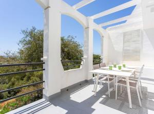 Balkón alebo terasa v ubytovaní Modern Townhouse with sea view in Marbella