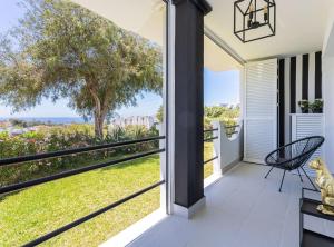 Balkón alebo terasa v ubytovaní Modern Townhouse with sea view in Marbella
