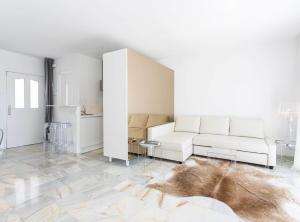 Posedenie v ubytovaní Modern Townhouse with sea view in Marbella