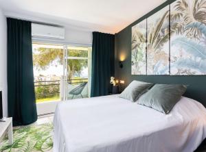 Posteľ alebo postele v izbe v ubytovaní Modern Townhouse with sea view in Marbella