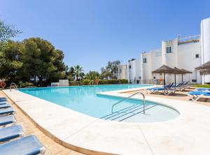 Bazén v ubytovaní Modern Townhouse with sea view in Marbella alebo v jeho blízkosti