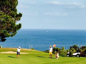 Hosté ubytování Dans un cadre d'exception, Vue mer panoramique à Agay Côte d'Azur, Village Vacances Cap Estérel, T2 avec jardin, golf, climatisation, Wifi, 5 piscines