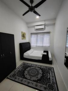 a bedroom with a bed with a ceiling fan and a rug at Homestay Temerloh with Private Pool Near Hospital 4 Bedroom 4 Aircond 10pax Free Wi-Fi Netflix in Temerloh +19 photos