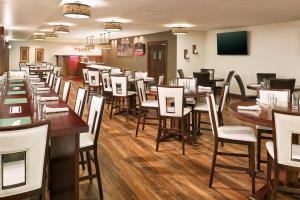 En restaurang eller annat matställe på Four Points by Sheraton Bellingham Hotel & Conference Center