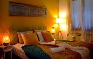 Säng eller sängar i ett rum på Carmen Art Hotel