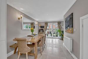 a dining room with a table and chairs at Stylish 3 bedroom townhouse for 5 guests, set in the medieval grid with off street parking in Bury Saint Edmunds