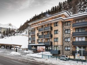 a building on the side of a snow covered mountain at Valentin Design Apartments in Sölden