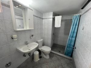 Kúpeľňa v ubytovaní Athina Rooms + 26 fotografií
