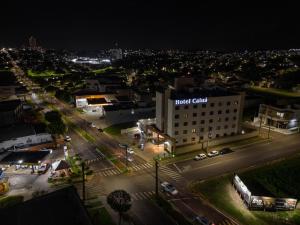 a view of a city at night with a hotel club at Hotel Caiuá Lago Umuarama in Umuarama