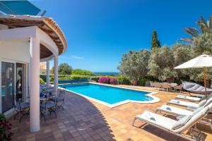 Πισίνα στο ή κοντά στο Casa Polgoda luxury villa with ocean views