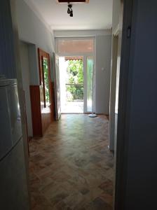 a hallway with a door open to a room with a floor at Mátyás király Apartman in Vonyarcvashegy