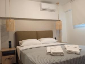 מיטה או מיטות בחדר ב-Q Luxury Rooms Paleros