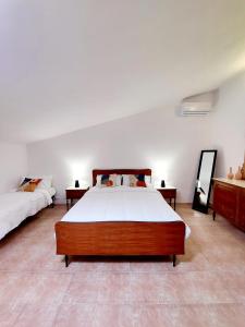 A bed or beds in a room at Gemelli