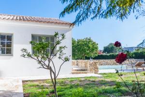 Fotografie z fotogalerie ubytování ONLY FAMILIES Villa and Guest House with Private Pool v destinaci Chiclana de la Frontera