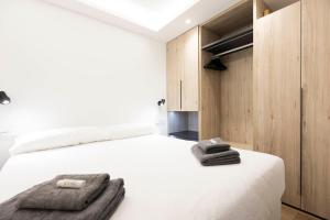A bed or beds in a room at Arroka