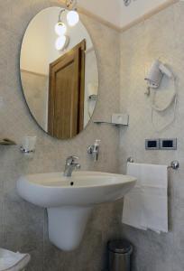 Bagno di Hotel Rutiliano