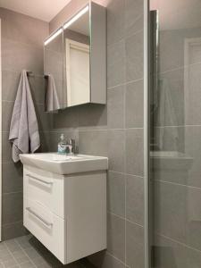 Koupelna v ubytování Hervannassa uusi saunallinen kaksio + Parkkipaikka + Ratikka